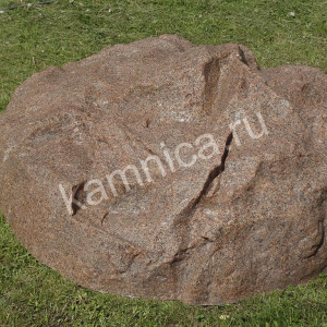 Природный камень для клумбы