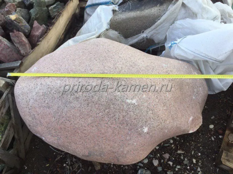Валун речной «розовый (гранит)»